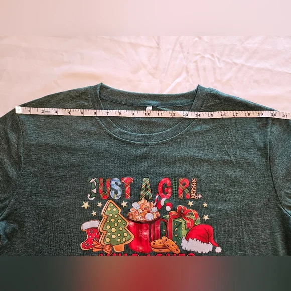 "Just a Girl Who Loves Christmas" Green Tee, 2XL, NWT - Picture 4 of 9